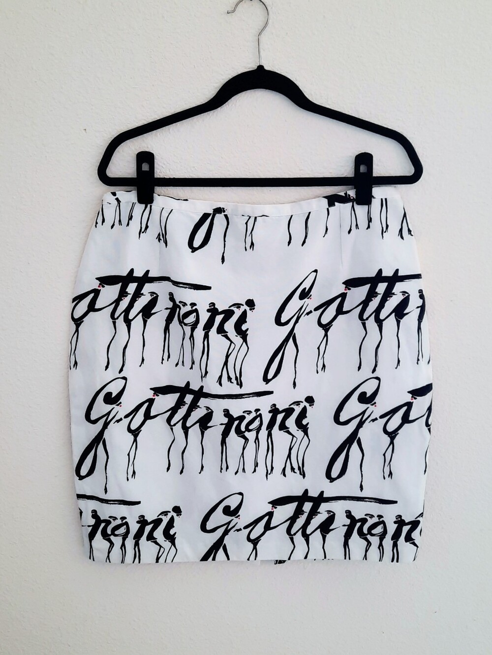 Vintage G'lamour by Caroline Black & White Pencil Skirt with Black Script Print